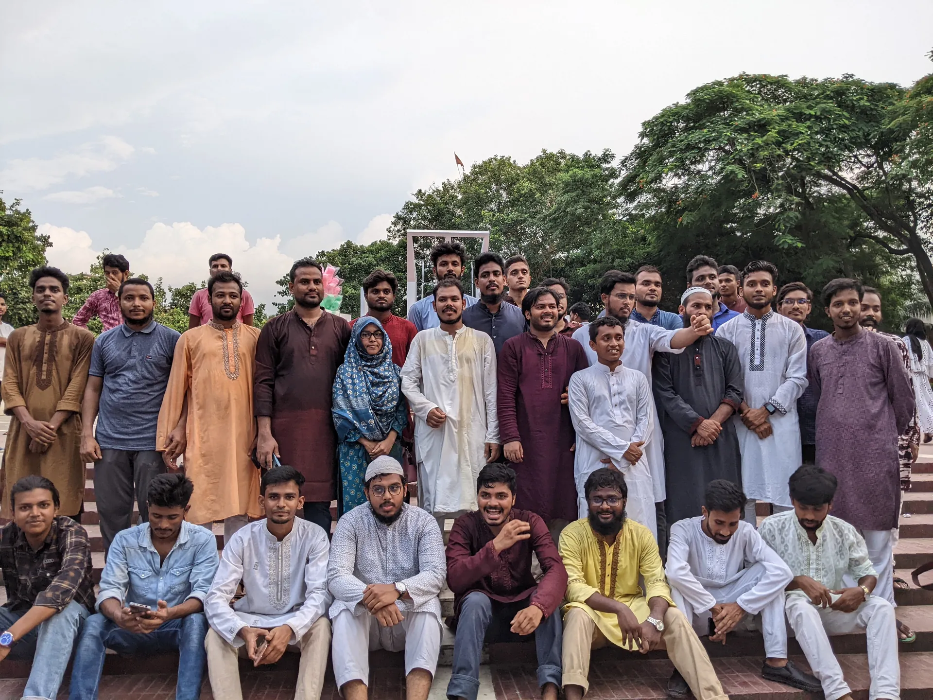 ঢাবি ছাত্র অধিকার পরিষদের সহযোদ্ধাদের সাথে